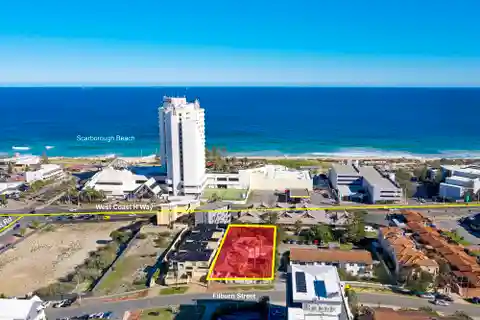 Rare Retreat in a Chic Coastal Suburb