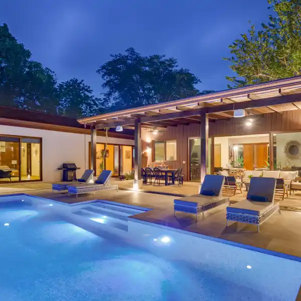 TROPICAL LUXURY WITH MODERN ARCHITECTURAL ELEGANCE