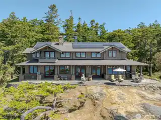 Distinction and Privacy with Breathtaking Views
