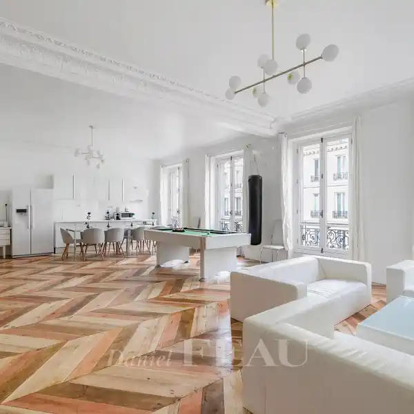 STYLISH PARISIAN APARTMENT WITH OPTIMIZED FLOOR PLAN
