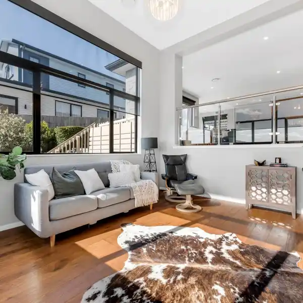 STYLE AND COMFORT WITH VERSATILITY