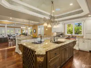 Modern Italian Elegance in Prestigious Clyde Hill