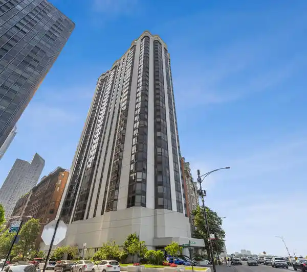 CHIC COMPLETELY RENOVATED CONDO