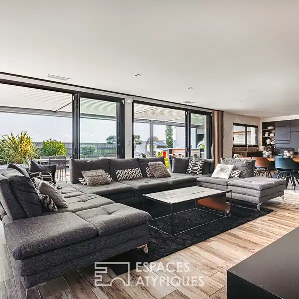 STYLISH RETREAT WITH BALI STONE POOL