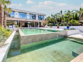 Newly Built Designer Villa with the Most Exclusive Furnishings