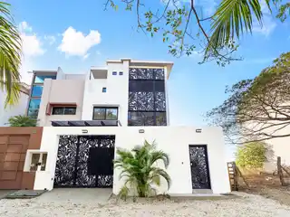 Villa Ballena - Sleek and Modern Beach House in Costa Rica