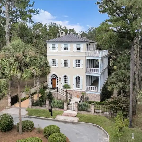 TIMELESS LOWCOUNTRY ELEGANCE