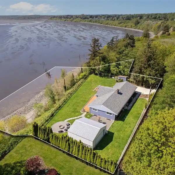 THE LOCUST BEACH HOUSE