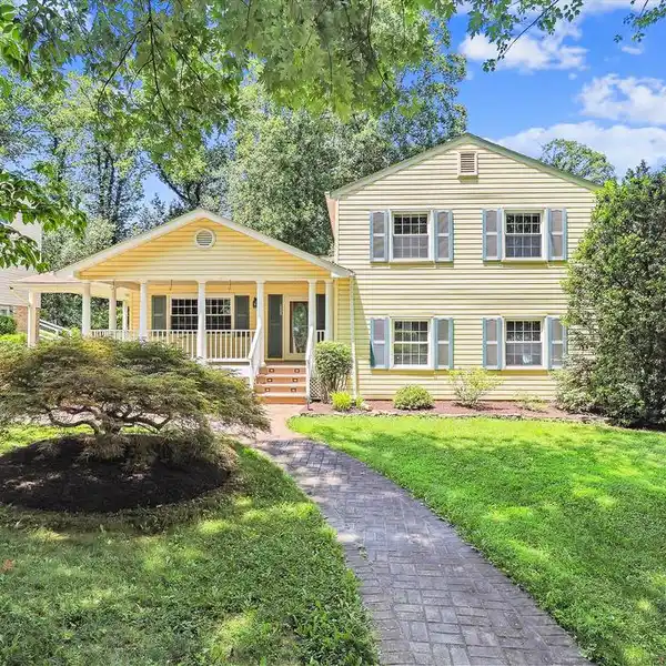 SPACIOUS HOME WITH LARGE DECK