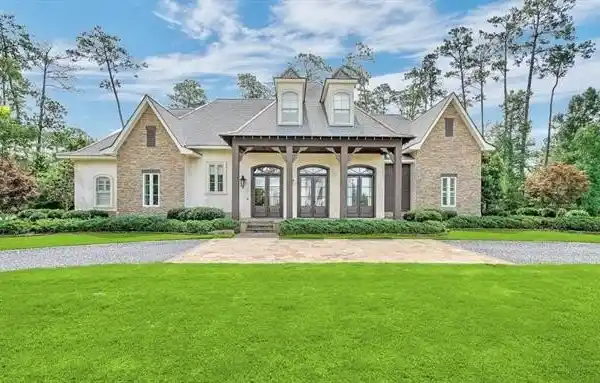 SPACIOUS ESTATE SURROUNDED BY LUSH GREENERY