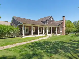 Charm and Elegance in the Historic Whaling Village