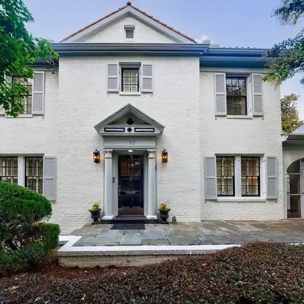 CAPTIVATING HOME IN COVETED BROOKWOOD HILLS