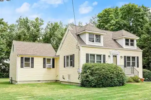 Charming Bungalow at the End of a Quiet Cul-de-sac