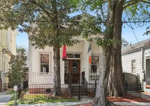 REINVENTED HOME IN HISTORIC UPTOWN