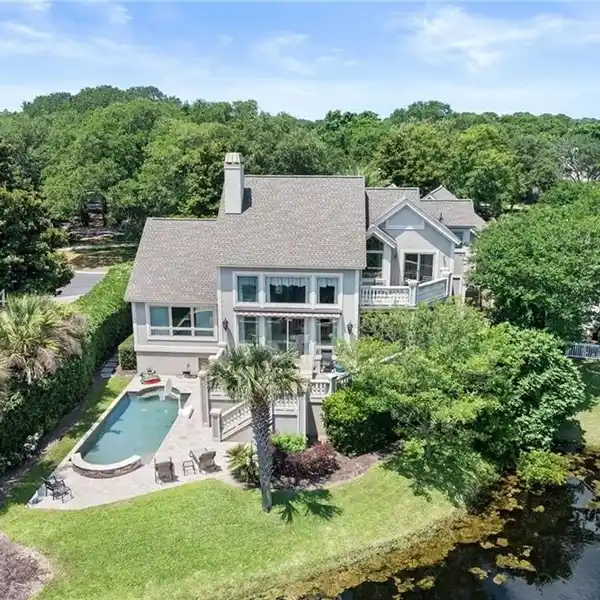 STUNNING HOME WITH LAGOON VISTAS