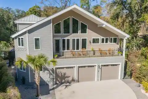 Stunning Custom-Built Open Plan Home