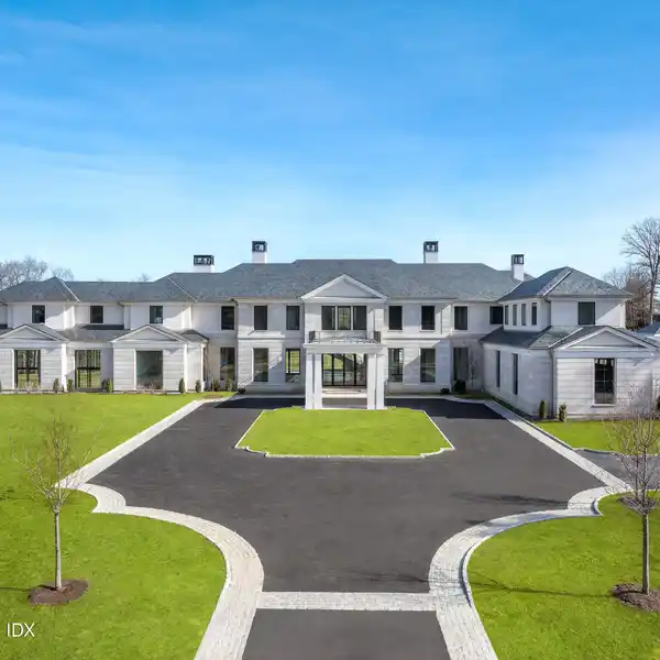 THE PINNACLE OF MODERN LUXURY