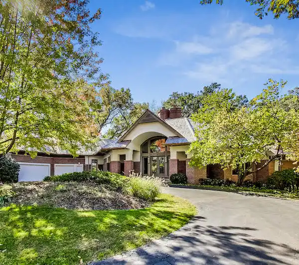 ICONIC HOME OVERLOOKING WYNSTONE GOLF COURSE