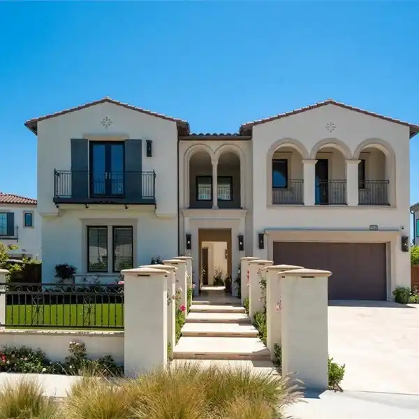 THE CROWN JEWEL OF AN EXCLUSIVE COMMUNITY
