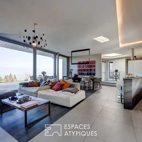 CONTEMPORARY VILLA OVERLOOKING THE EVIAN GOLF COURSE