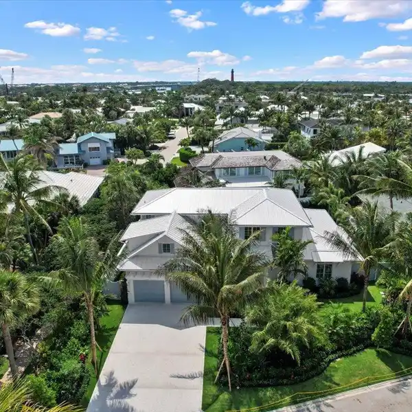 THE PINNACLE OF COASTAL LUXURY
