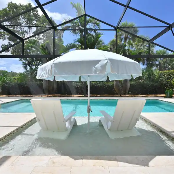 BEAUTIFULLY UPDATED RESIDENCE IN THE JUPITER COUNTRY CLUB