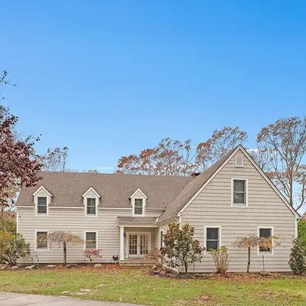 BEAUTIFULLY DECORATED TRADITIONAL SOUTHAMPTON RETREAT