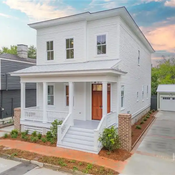 TIMELESS ELEGANCE MEETS MODERN LUXURY DOWNTOWN