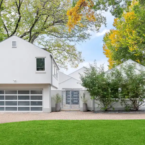 BEAUTIFULLY TRANSFORMED CONTEMPORARY HOME