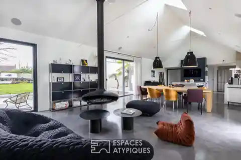 Contemporary Architect-Designed Residence