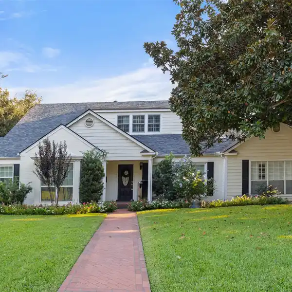 CHARMING HOME WITH VERSATILE LIVING SPACES