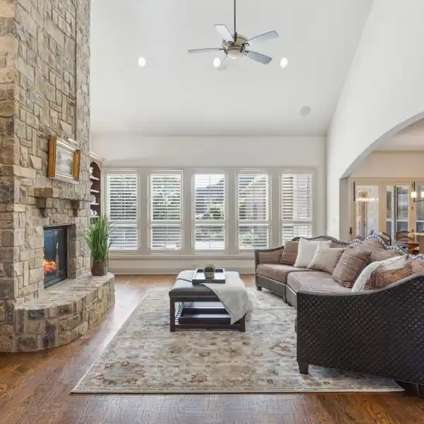 SOPHISTICATED LIVING WITH SEAMLESS INDOOR-OUTDOOR FLOW