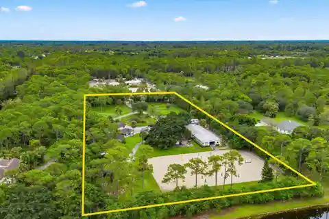 Fabulous 5-Acre Equestrian Property