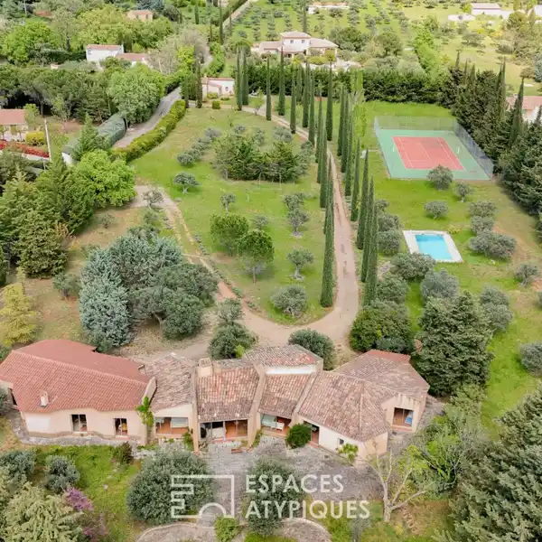 ARCHITECT-DESIGNED HOME IN A MAJESTIC SETTING