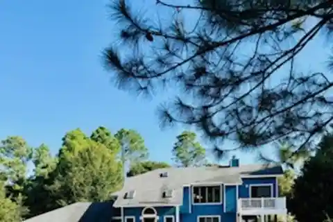 Lovely Home a Short Walk from the Ocean