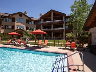Turnkey Ground Floor Condo in Aspen Lodge at Trappeur's Crossing