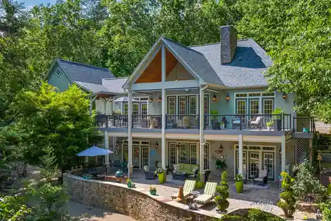Serene Lakefront Home with Rustic Elegance