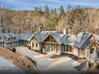 SOPHISTICATED NEW CONSTRUCTION