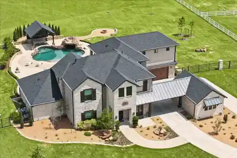 Model-like Home in an Equestrian Community