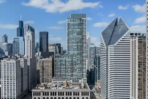 Sweeping High-floor Views from the Heritage