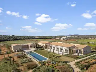 Spectacular Single-Level New-Build Luxury Finca