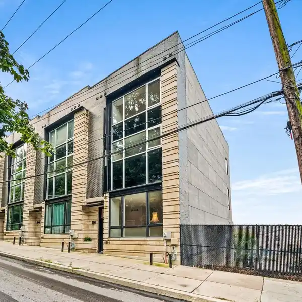 AMAZING TOWNHOME IN MANAYUNK