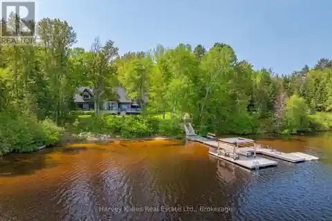 Premier Lakeside Luxury Retreat