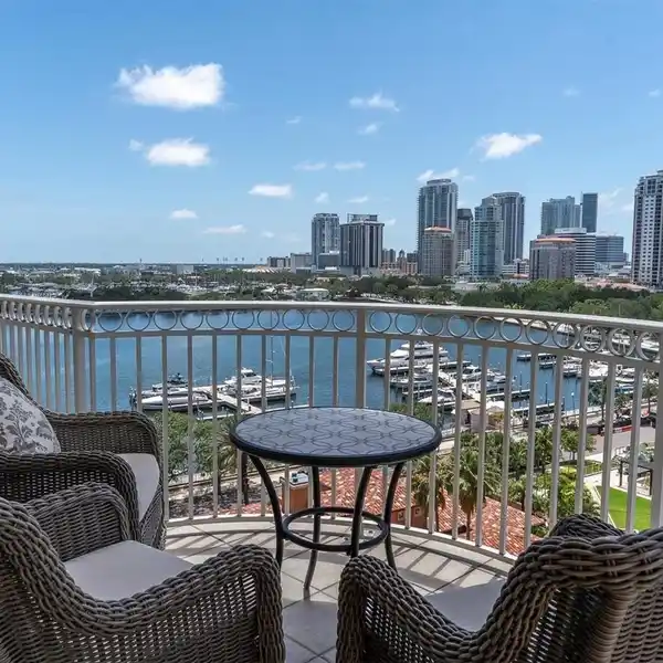 LIGHT-FILLED HOME AT SOUGHT-AFTER VINOY PLACE