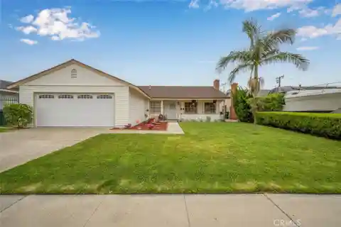 Charming Home in Sought-after Sunkist Plaza