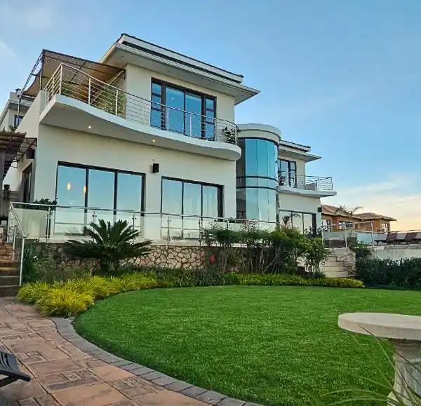 EXCEPTIONAL RESIDENCE IN AQUA VISTA
