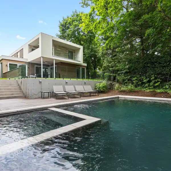 STYLISH MODERN OASIS