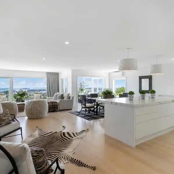 BREATHTAKING PENTHOUSE IN THE EXCLUSIVE RIDGEVIEW COMPLEX