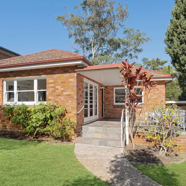 CLASSIC FULL BRICK AND TILE HOME