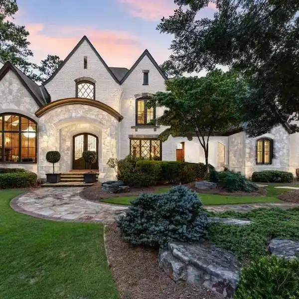 CUSTOM HOME ON THE GREG NORMAN-DESIGNED COURSE IN THE RIVER CLUB